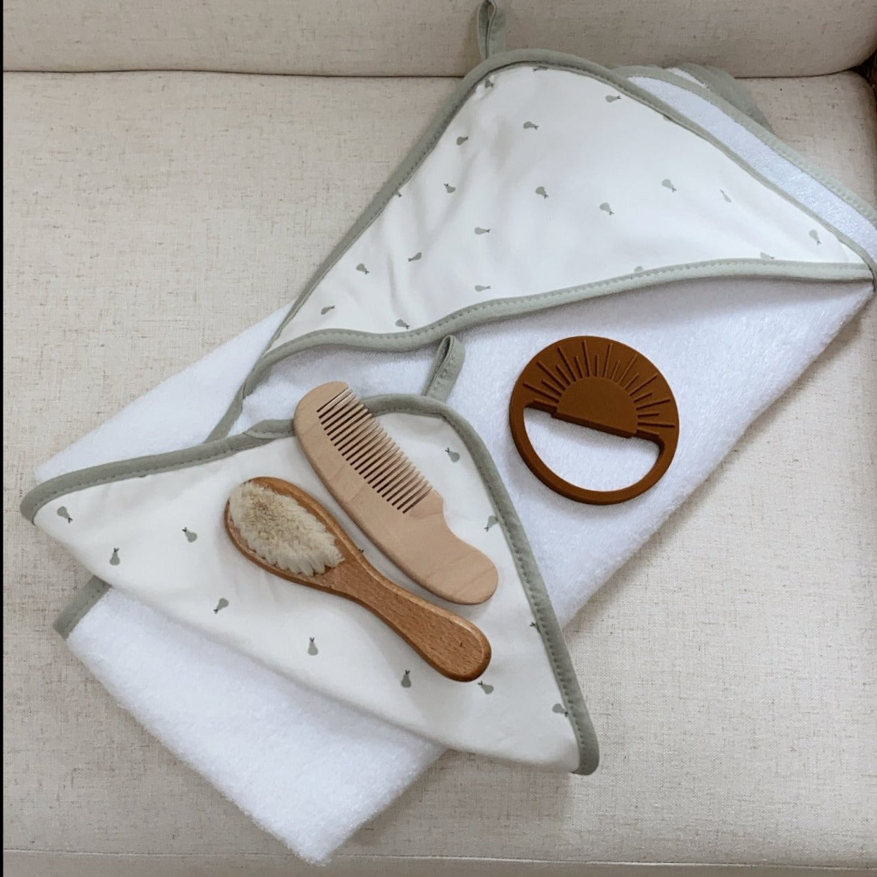 Sage Pears Hooded Towel &amp; Washcloth